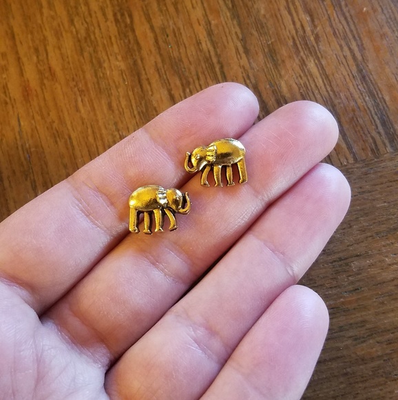 Jewelry - NWOT Gold Elephant Studs